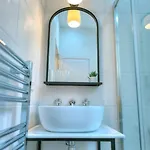 Traditional & Chic 2 Bedrooms In Imcd1-1