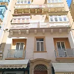 Traditional & Chic 2 Bedrooms In Imcd1-1 *