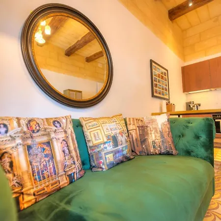 Traditional & Chic 2 Bedrooms In Imcd1-1