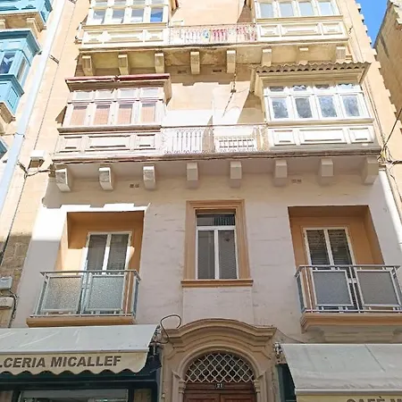 Traditional & Chic 2 Bedrooms In Imcd1-1 *