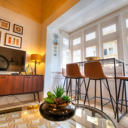 Traditional & Chic 2 Bedrooms In Imcd1-1