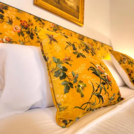 Traditional & Chic 2 Bedrooms In Imcd1-1