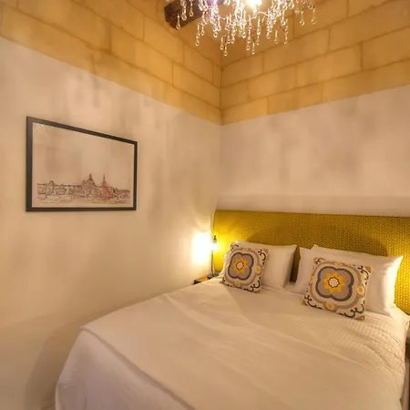 Traditional & Chic 2 Bedrooms In Imcd1-1 *