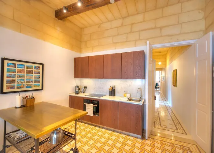 Traditional & Chic 2 Bedrooms In Imcd1-1 Apartment *